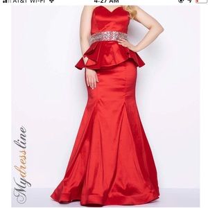 MAC DUGGAL Evening Gown